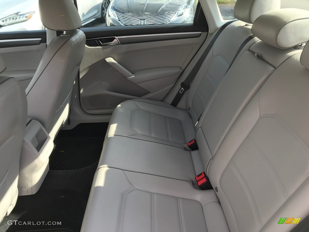 2017 Passat R-Line Sedan - Urano Gray / Moonrock Gray photo #35