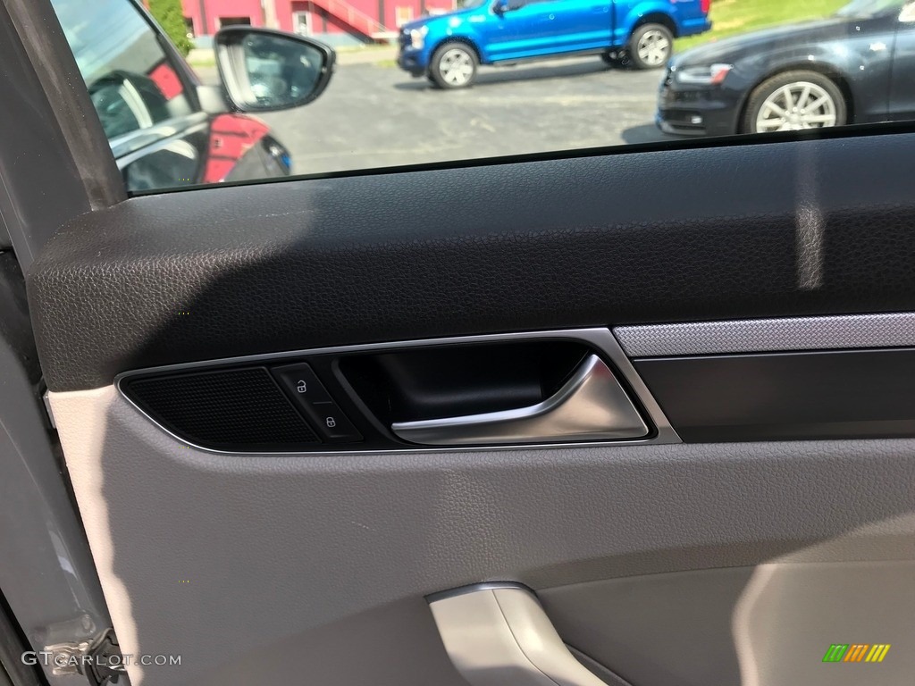2017 Passat R-Line Sedan - Urano Gray / Moonrock Gray photo #36