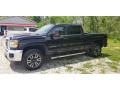 Front 3/4 View of 2017 Sierra 3500HD SLE Crew Cab 4x4