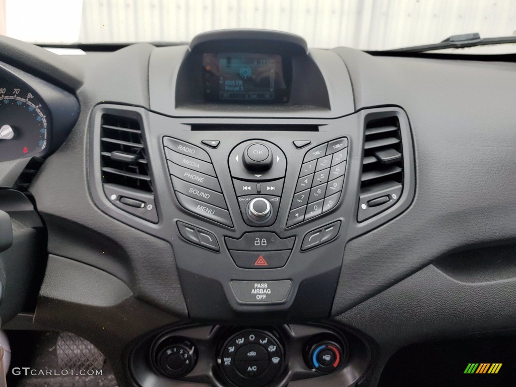 2015 Ford Fiesta S Hatchback Controls Photo #142032367