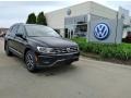 Deep Black Pearl - Tiguan SE 4Motion Photo No. 1