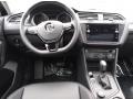 Deep Black Pearl - Tiguan SE 4Motion Photo No. 3
