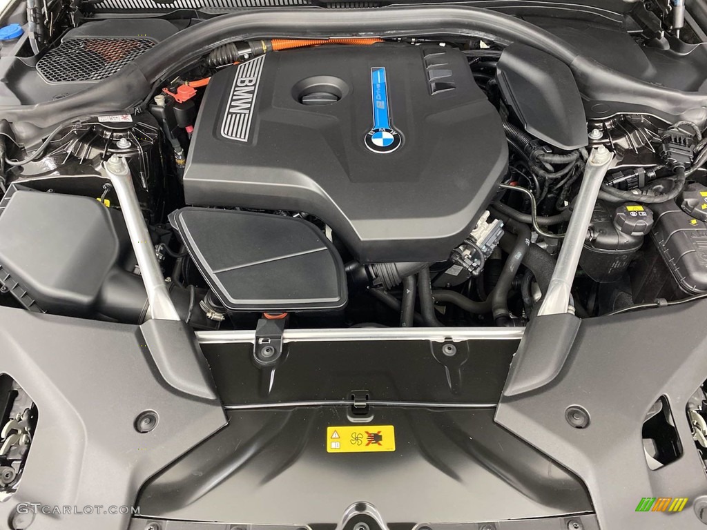 2018 BMW 5 Series 530e iPerfomance Sedan Engine Photos