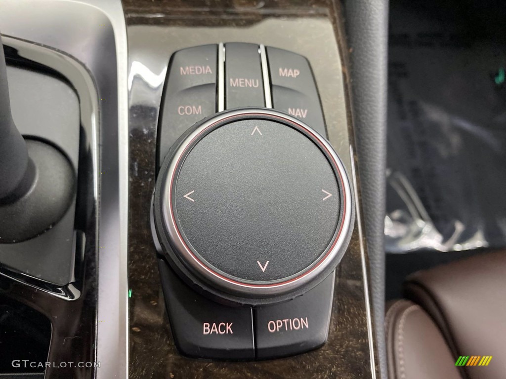 2018 BMW 5 Series 530e iPerfomance Sedan Controls Photos