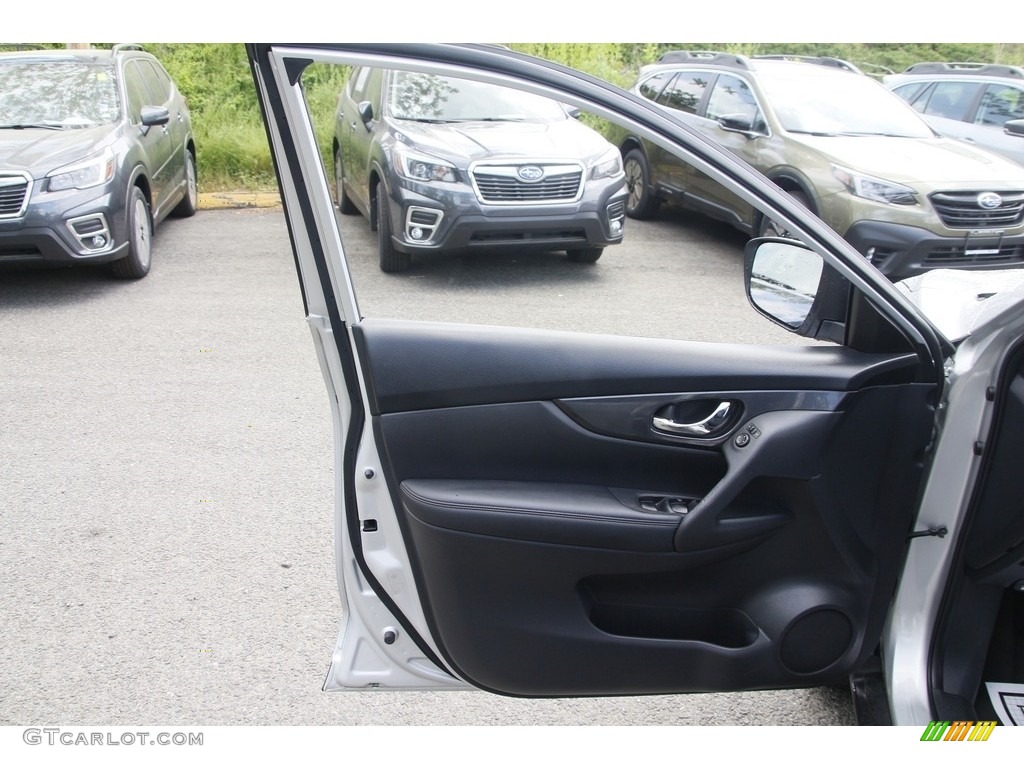 2017 Nissan Rogue S Door Panel Photos