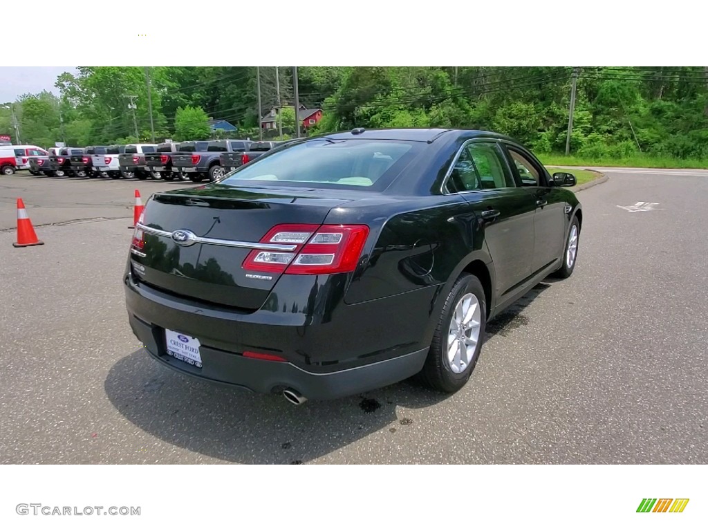 2015 Taurus SE - Tuxedo Black Metallic / Dune photo #7