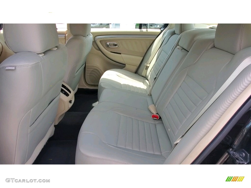 2015 Taurus SE - Tuxedo Black Metallic / Dune photo #17