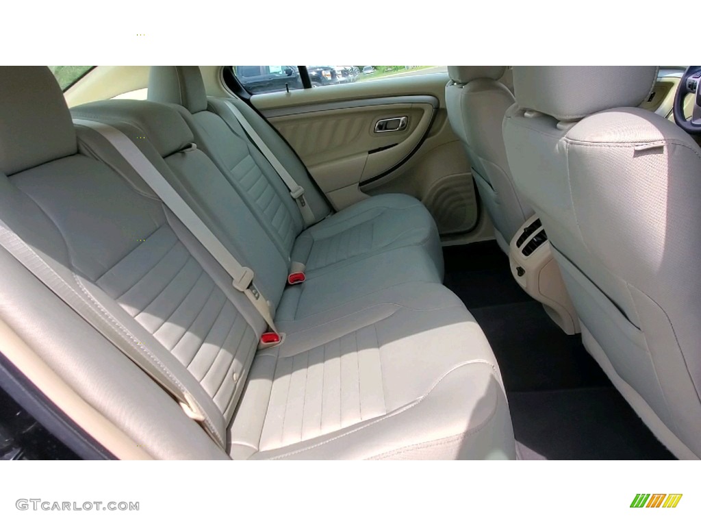 2015 Taurus SE - Tuxedo Black Metallic / Dune photo #22