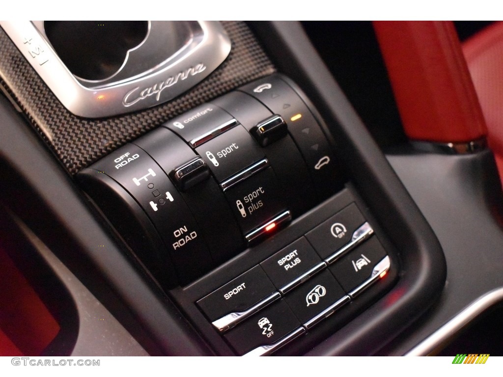 2016 Cayenne Turbo - Black / Black/Garnet Red photo #16
