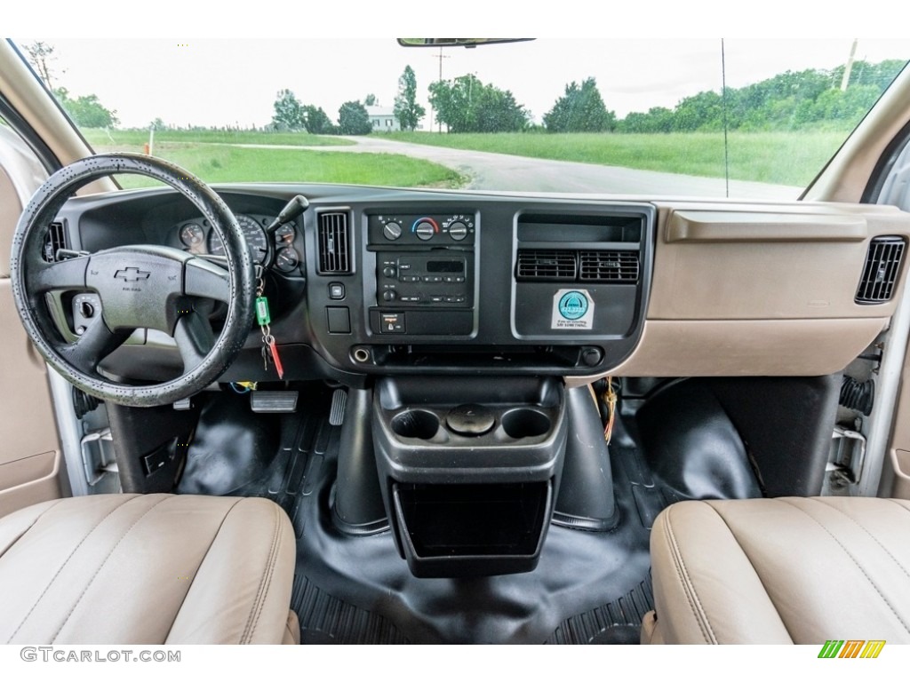 2003 Chevrolet Express 3500 Extended Passenger Van Neutral Dashboard Photo #142046938