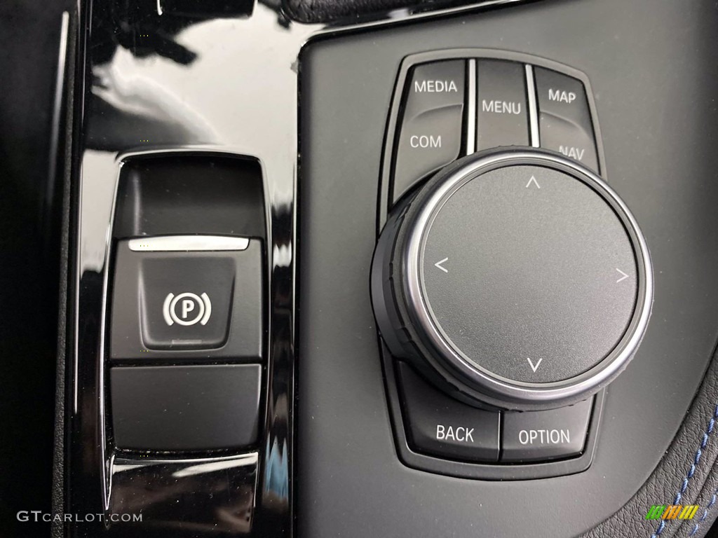 2018 BMW X2 sDrive28i Controls Photo #142048015