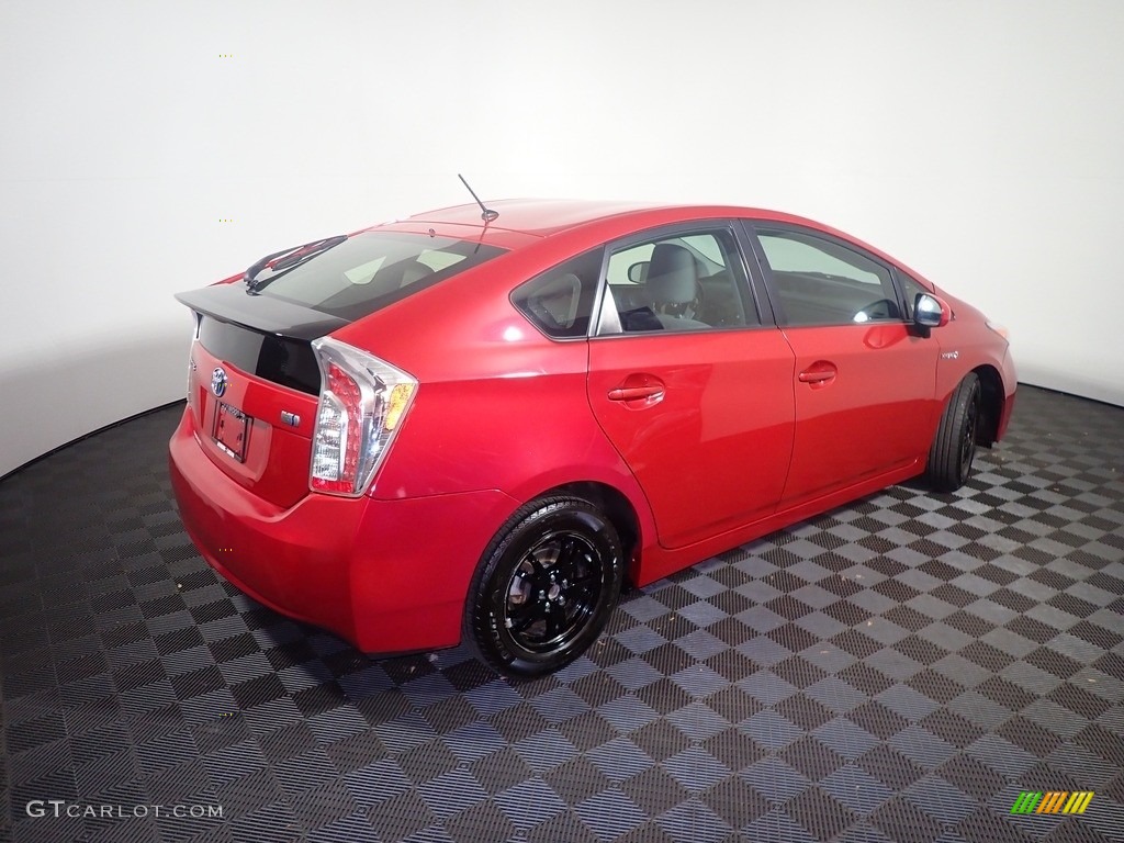 2014 Prius Two Hybrid - Barcelona Red Metallic / Dark Gray photo #16