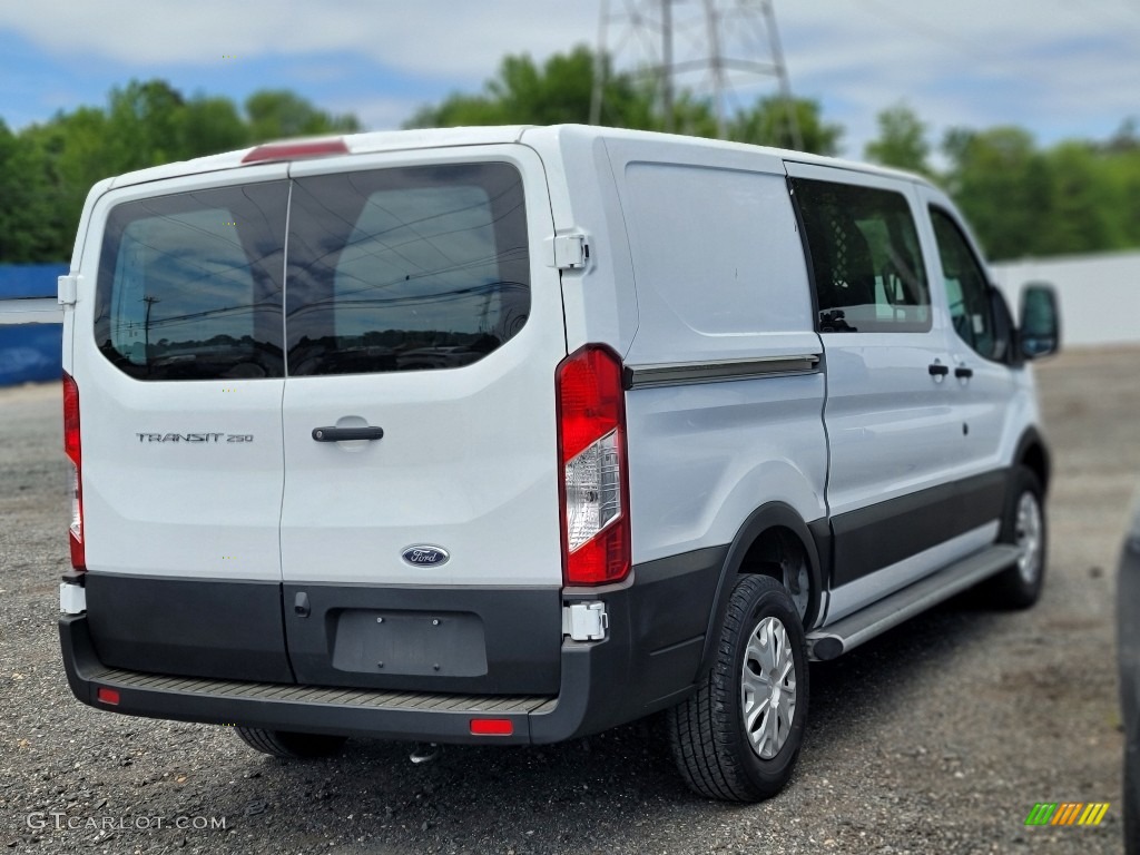 2019 Transit Van 250 LR Regular - Oxford White / Charcoal black photo #4