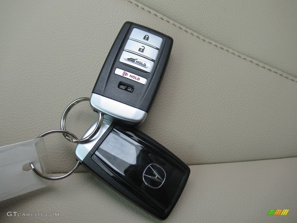 2021 Acura RDX FWD Keys Photos