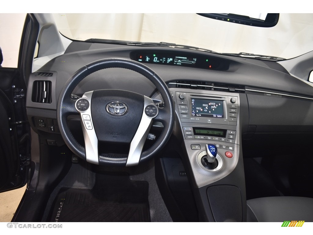 2014 Prius Three Hybrid - Winter Gray Metallic / Dark Gray photo #12