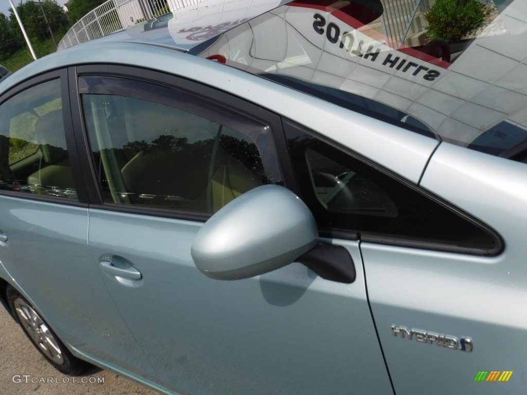 2015 Prius v Four - Sea Glass Pearl / Bisque photo #9