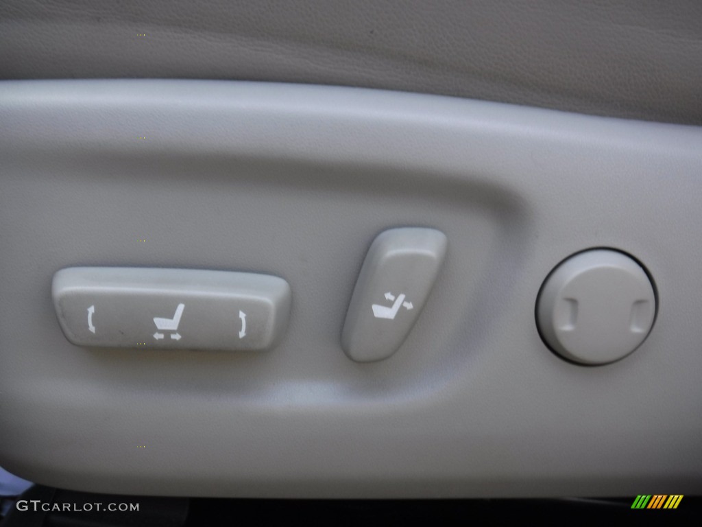 2015 Prius v Four - Sea Glass Pearl / Bisque photo #21