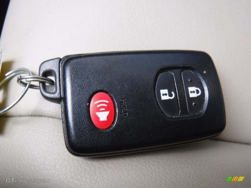 2015 Prius v Four - Sea Glass Pearl / Bisque photo #26