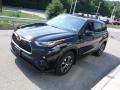 2020 Midnight Black Metallic Toyota Highlander XLE AWD  photo #16