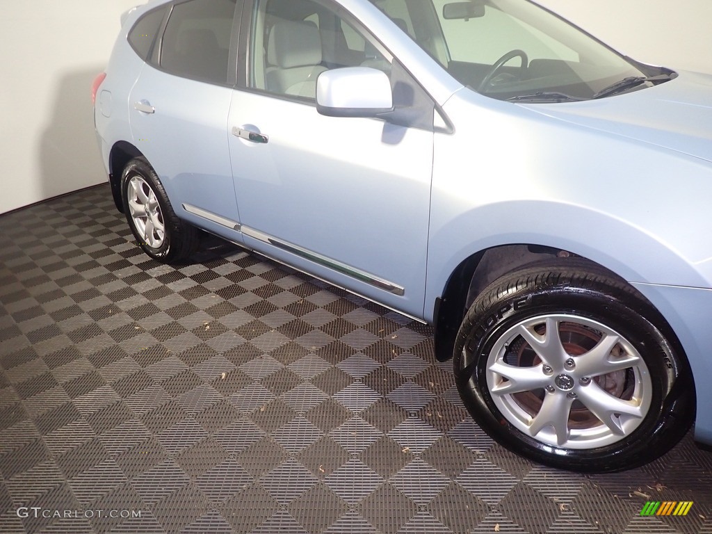 2011 Rogue SV - Gotham Gray Metallic / Gray photo #4