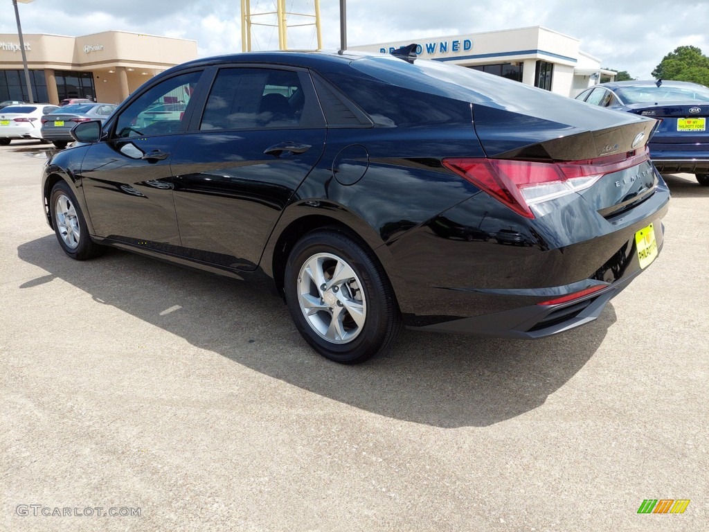 2021 Elantra SE - Phantom Black / Black photo #11
