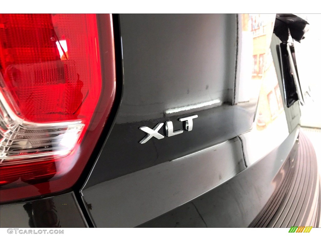 2019 Ford Explorer XLT Marks and Logos Photos