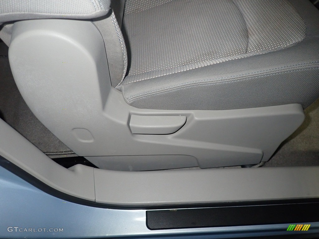 2011 Rogue SV - Gotham Gray Metallic / Gray photo #40