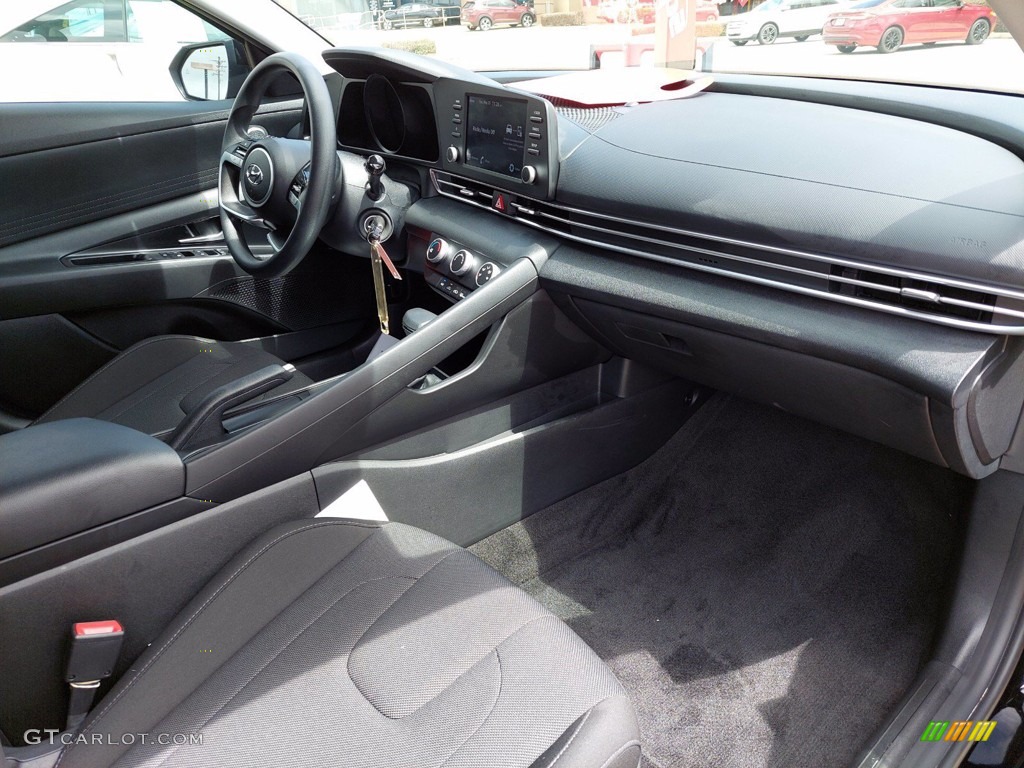 2021 Elantra SE - Phantom Black / Black photo #30