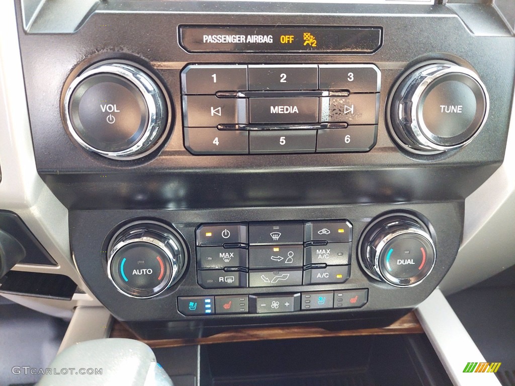 2019 F150 Lariat SuperCrew 4x4 - Silver Spruce / Black photo #22