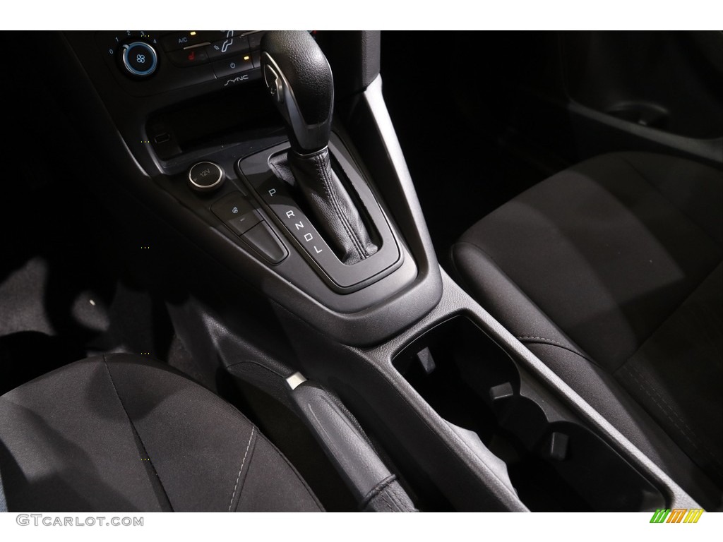 2017 Focus SE Sedan - Race Red / Charcoal Black photo #12