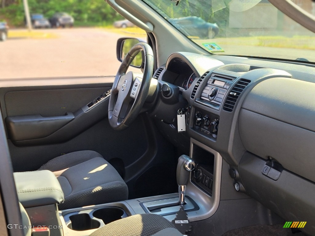 2011 Pathfinder LE 4x4 - Super Black / Graphite photo #10