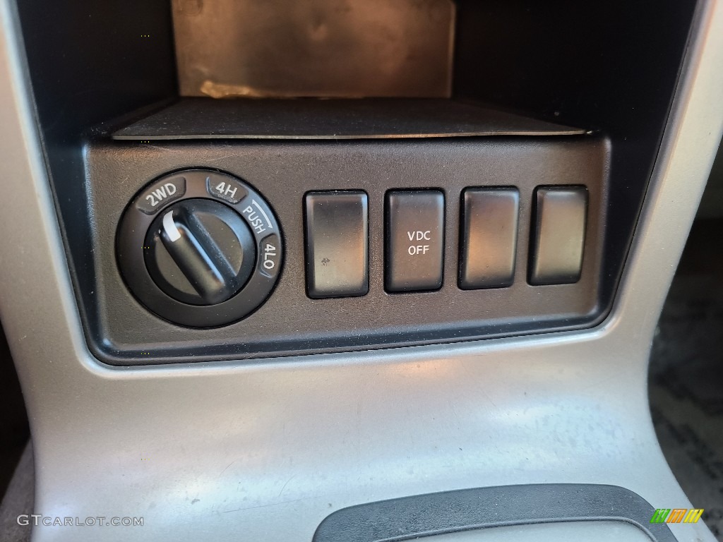 2011 Pathfinder LE 4x4 - Super Black / Graphite photo #20
