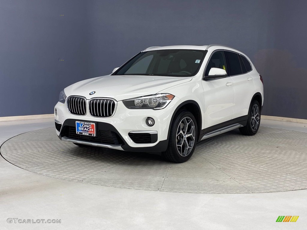 2018 X1 sDrive28i - Alpine White / Black photo #3
