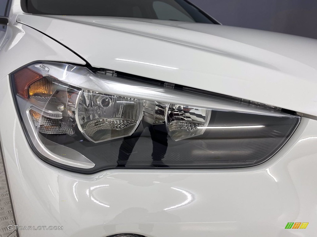 2018 X1 sDrive28i - Alpine White / Black photo #10