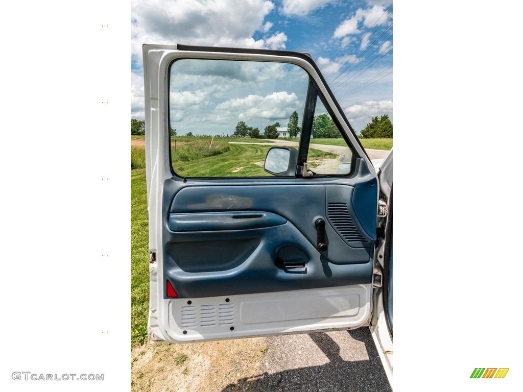 1997 F350 XL Crew Cab - Oxford White / Royal Blue photo #21