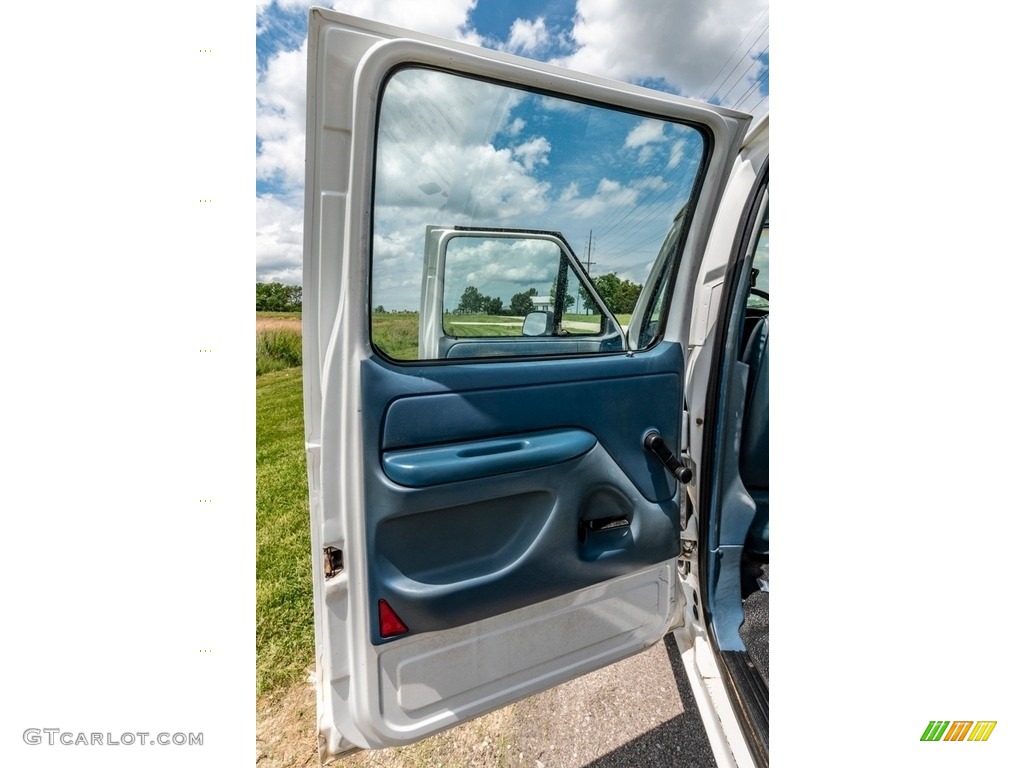 1997 F350 XL Crew Cab - Oxford White / Royal Blue photo #22