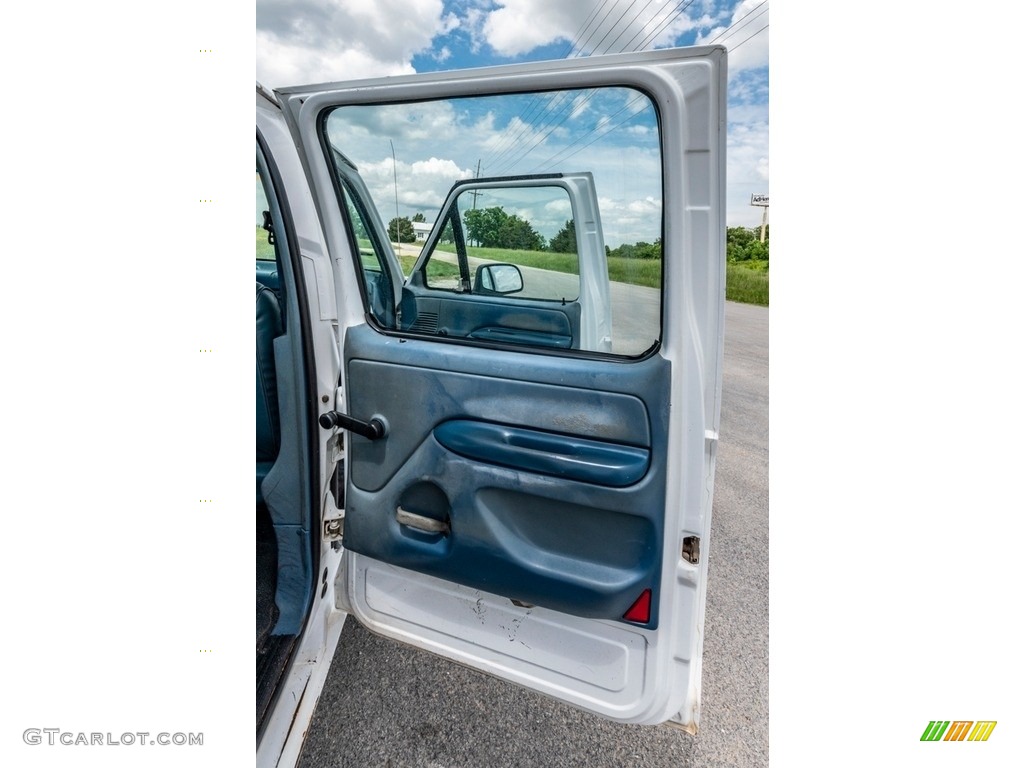 1997 F350 XL Crew Cab - Oxford White / Royal Blue photo #28