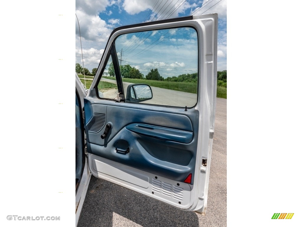 1997 F350 XL Crew Cab - Oxford White / Royal Blue photo #29