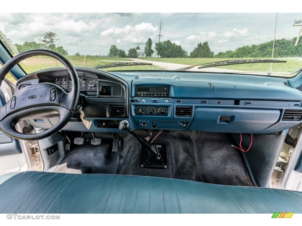 1997 F350 XL Crew Cab - Oxford White / Royal Blue photo #33