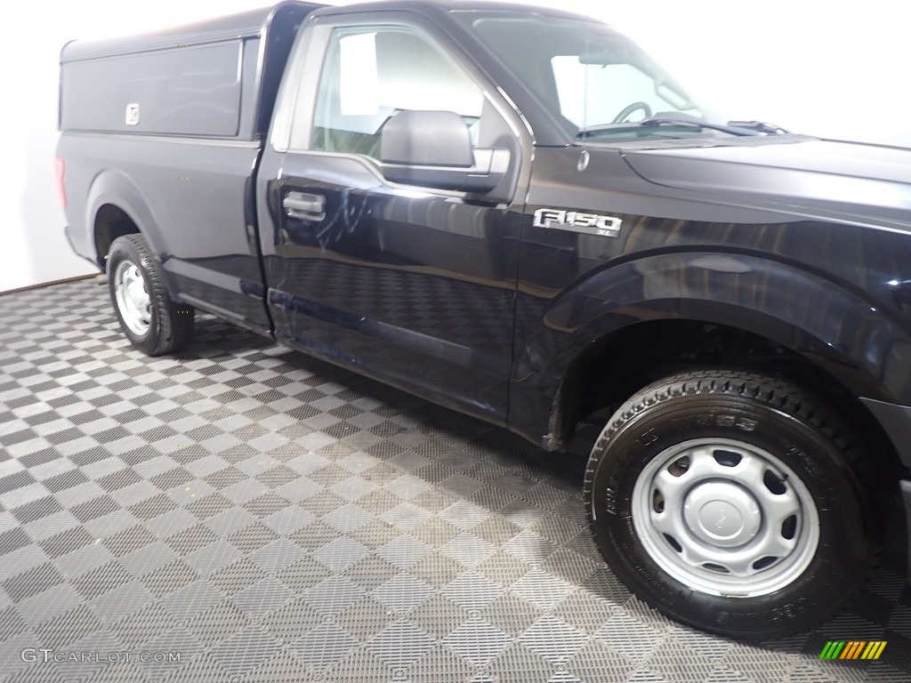 2016 F150 XL Regular Cab 4x4 - Shadow Black / Medium Earth Gray photo #4