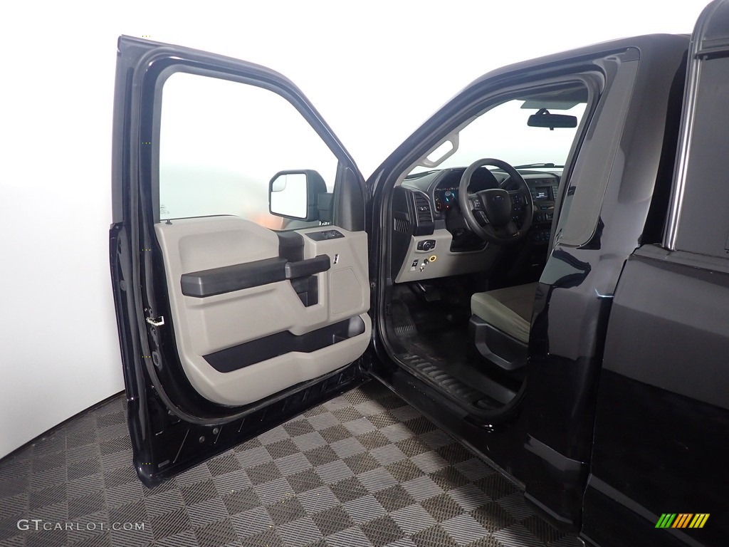 2016 F150 XL Regular Cab 4x4 - Shadow Black / Medium Earth Gray photo #19