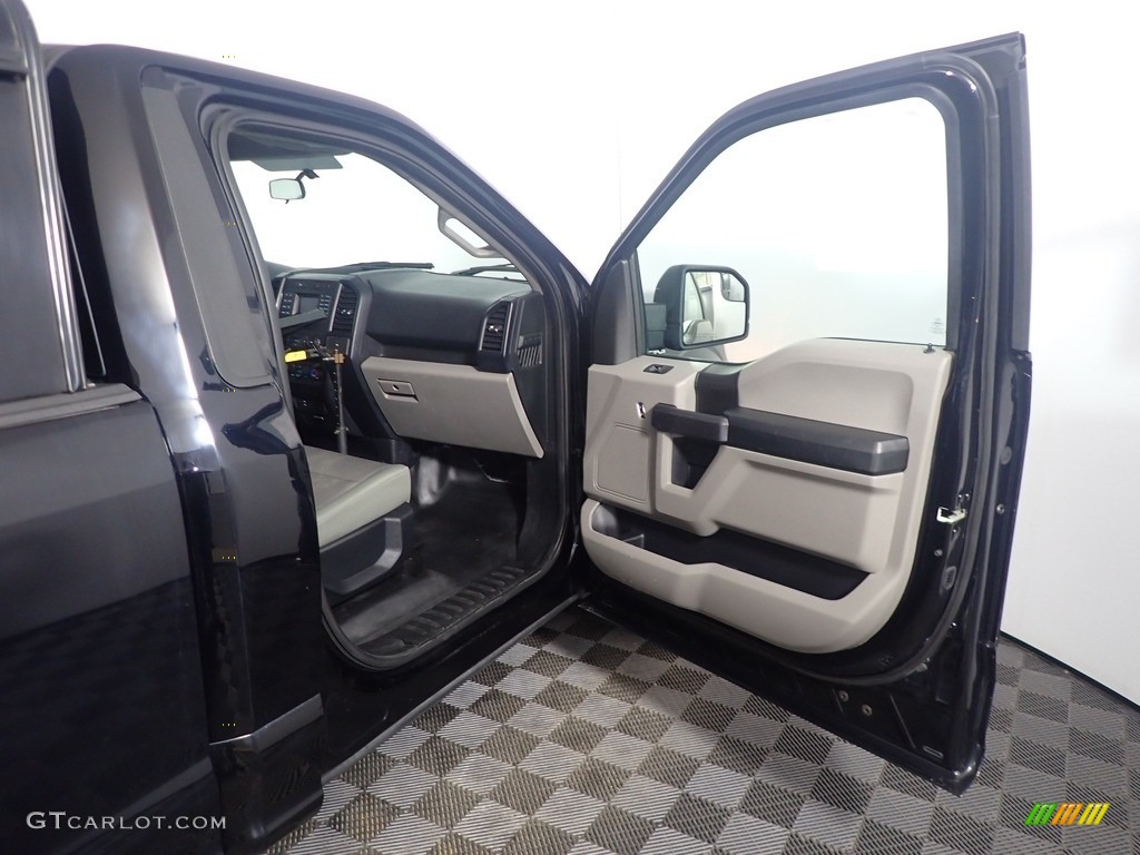 2016 F150 XL Regular Cab 4x4 - Shadow Black / Medium Earth Gray photo #31