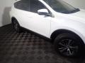 Super White - RAV4 XLE Photo No. 4