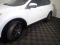 Super White - RAV4 XLE Photo No. 10