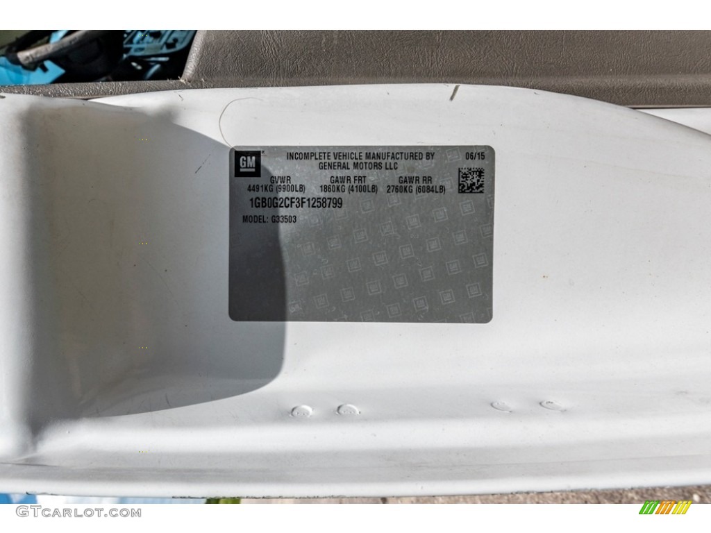 2015 Express Cutaway 3500 Utility Van - Summit White / Medium Pewter photo #47
