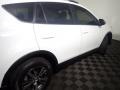Super White - RAV4 XLE Photo No. 20