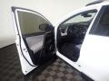 Super White - RAV4 XLE Photo No. 21