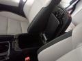 Super White - RAV4 XLE Photo No. 34