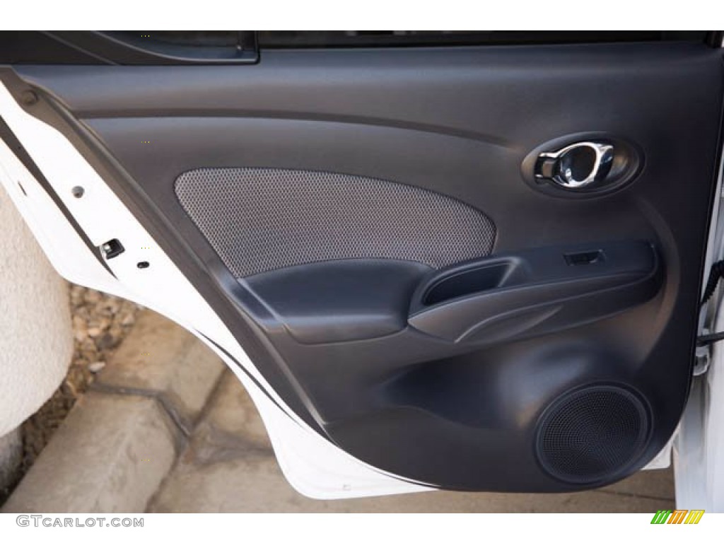 2016 Nissan Versa SV Sedan Charcoal Door Panel Photo #142093371