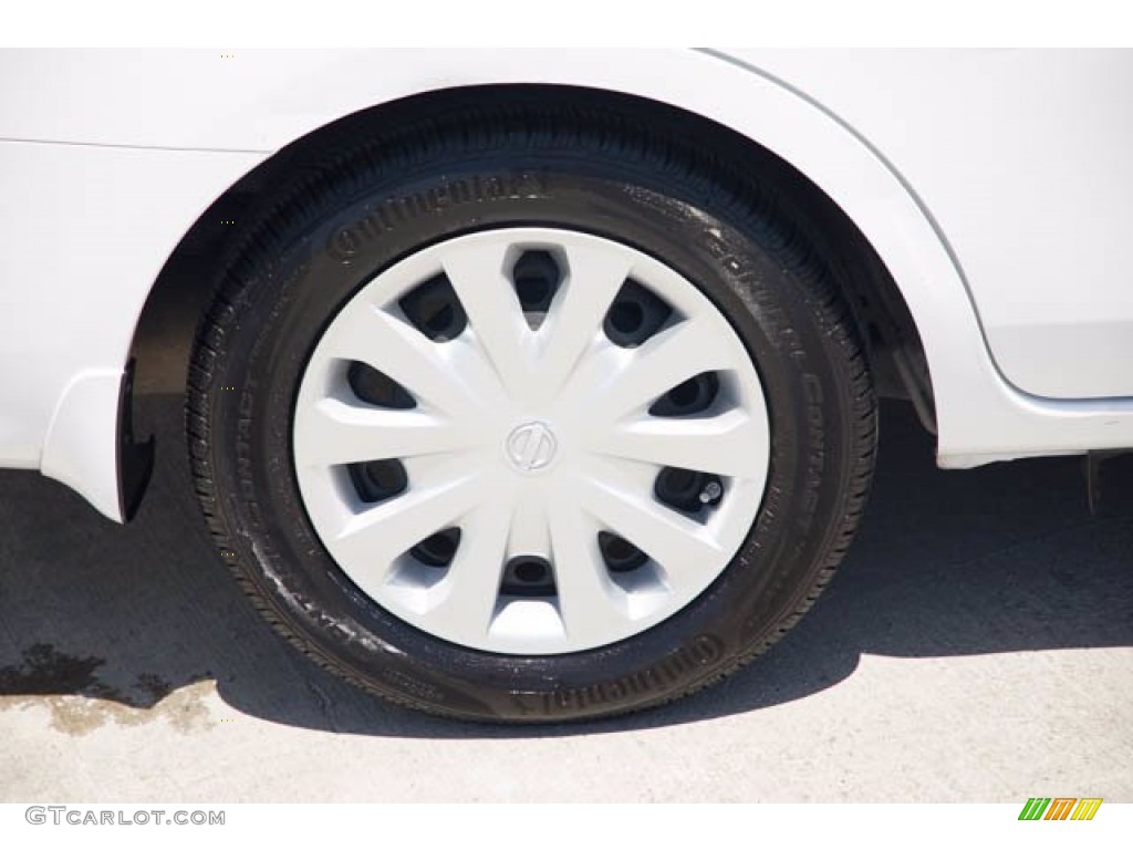 2016 Nissan Versa SV Sedan Wheel Photo #142093392